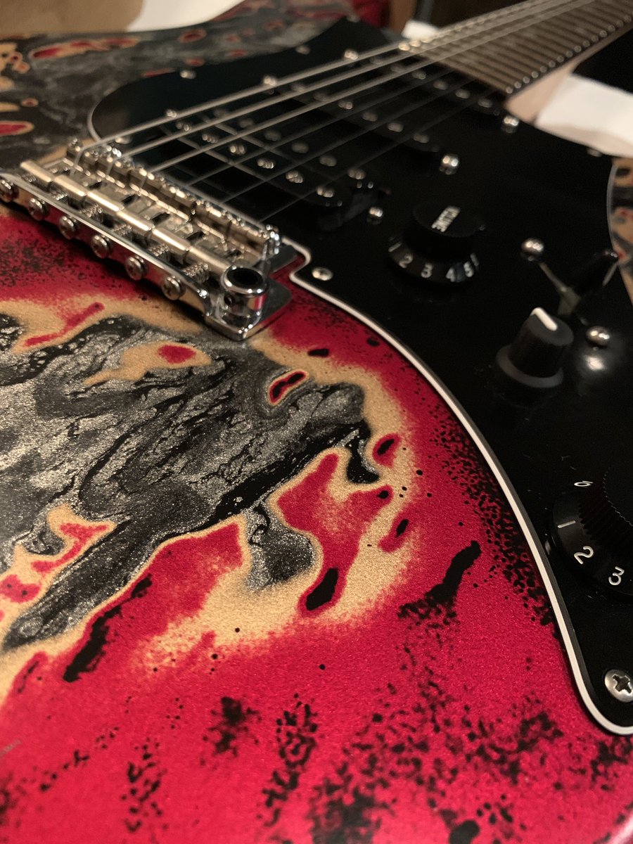 guitarist_toshi's tweet photo. 今日、やっと少し、このギターで出したい音に近づけた。あと少しに見える理想までの距離が、実はまだまだ長い試行錯誤の先にある気がして、とにかく早くいろいろ試したい。
#JamesTyler
#StudioEliteHD
#BurningWater2K https://t.co/o8HQqbU00y