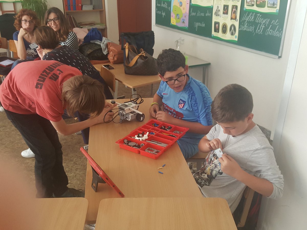 a_cultures's tweet photo. A wonderful welcome in Prano Masioto Pradine Mokykla School in Vilnius. Dances, games and a robotic workshop have completed the day. Gracias por este recibimiento! Thanks a lot! @Erasmus_Project https://t.co/z6Be1T9zyK