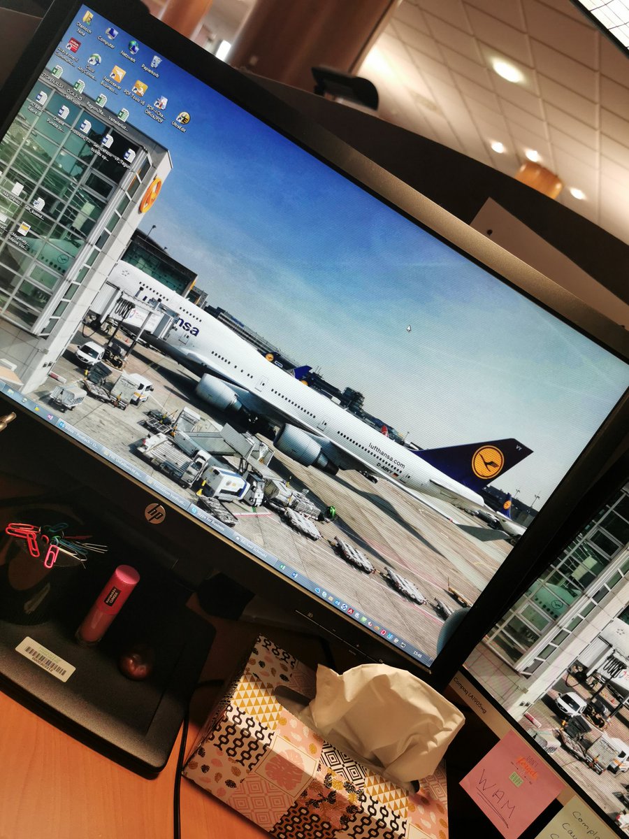 Giggles_FI's tweet photo. Kennt Ihr das, wenn Euch Euer Desktop-Hintergrund mega von der Arbeit ablenkt? #747 #DABVY @Lufthansa_DE https://t.co/12JJQaBKvY