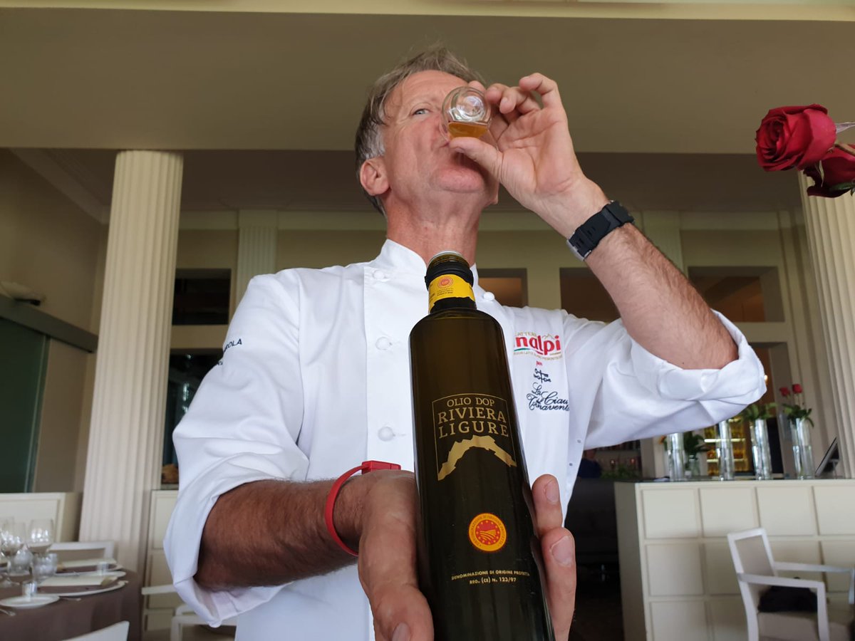 alakaXD's tweet photo. #oliodoprivieraligure #langhe #mauriliogiarola #laciaudeltornavento #horeca2019 #fondazionequalivita  https://t.co/42PSvZa1ZW https://t.co/uFtVvCMrMa