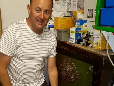 Moved into a new home or buying a property? If so, then #rekey promptly so no one else has the keys to your property. cardiff-newport24hrlocksmiths.co.uk/contact.php

#locksmiths #cardifflocksmiths