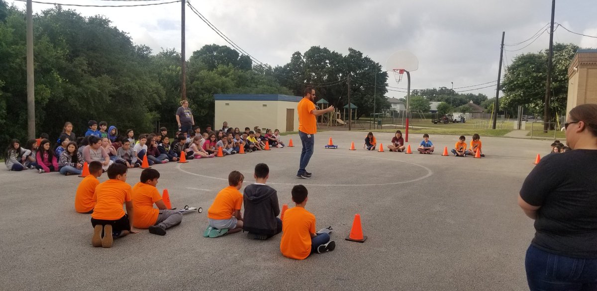 elrodmath's tweet photo. 2019 Elrod Solar Cars @nisdelrod @NISDElemScience @NISDElemMath #TXsolarcars  #ThisIsElrod https://t.co/JiCBRYRjaO