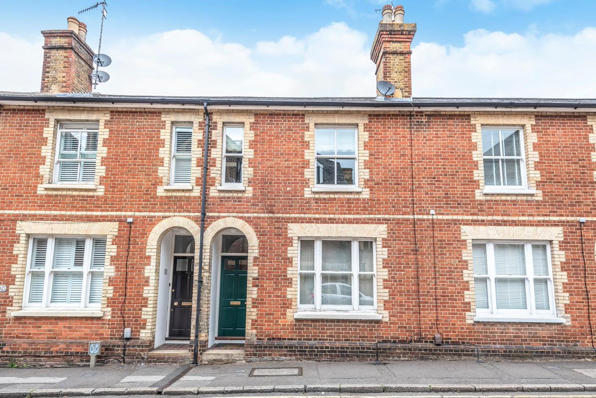 Zoopla's tweet image. Think it's all retirees looking to step down the housing ladder? Not according to new research... zo.op.la/LMjurL #property #downsizers