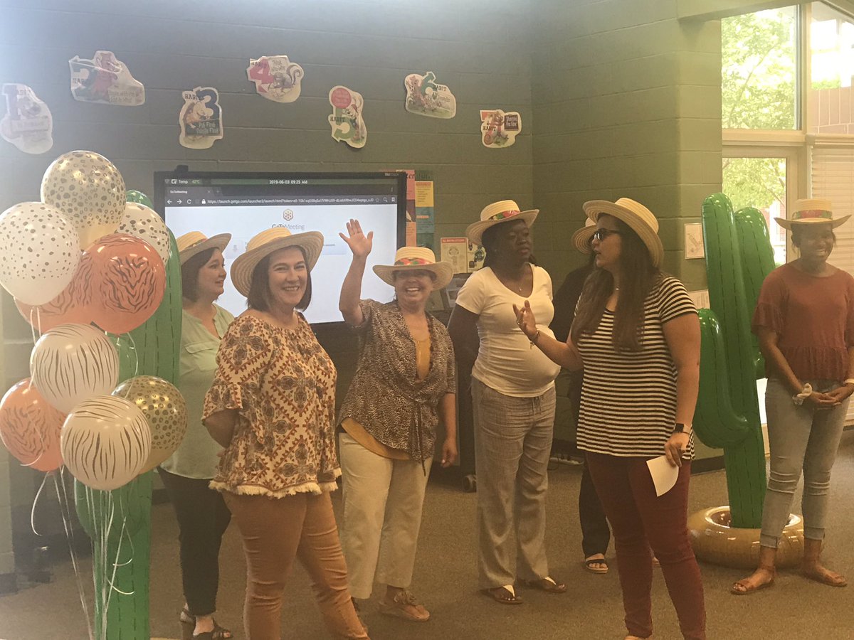 deidragthomas's tweet photo. Safari Summer Smarts 2019!!! #gettingWILD https://t.co/VEFzKo3Nmq
