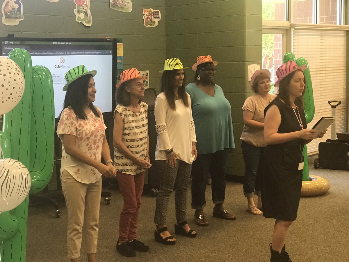 deidragthomas's tweet photo. Safari Summer Smarts 2019!!! #gettingWILD https://t.co/VEFzKo3Nmq