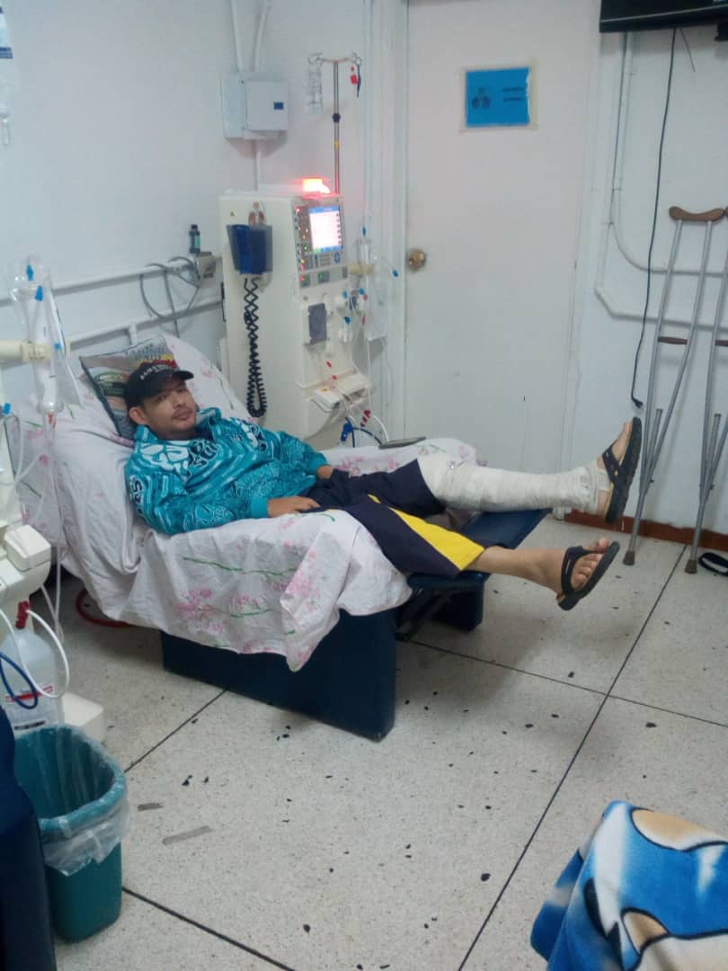 NestMax's tweet photo. @NestMax , pacientes renales de Centro de Dialisis los Andes (CEDIANCA) barrio obrero tachira, requieren con urgencia planta electrica para poder cumplir con tratamiento medico de hemodialisis urgente @FreddyBernal @ivssoficial @NicolasMaduro @dcabellor https://t.co/a3F2vcpYLl