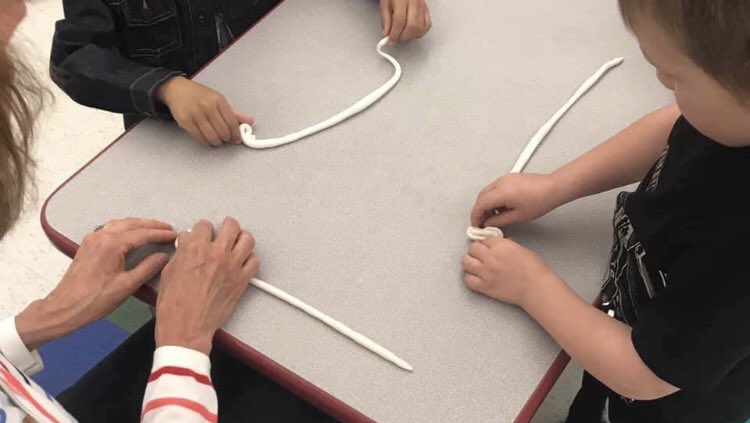 ECSD_Schools's tweet photo. “We LOVE when our friends from The Rockwell visit!” Mrs. Patchett, Diven Elementary

@RockwellMuseum visits our 1st grade classes throughout the year as part of the Great Circle program - linking concepts like animals, earth science, &amp; astronomy with art!

#Stem2Steam #GoExpress https://t.co/skUwXhyfcg