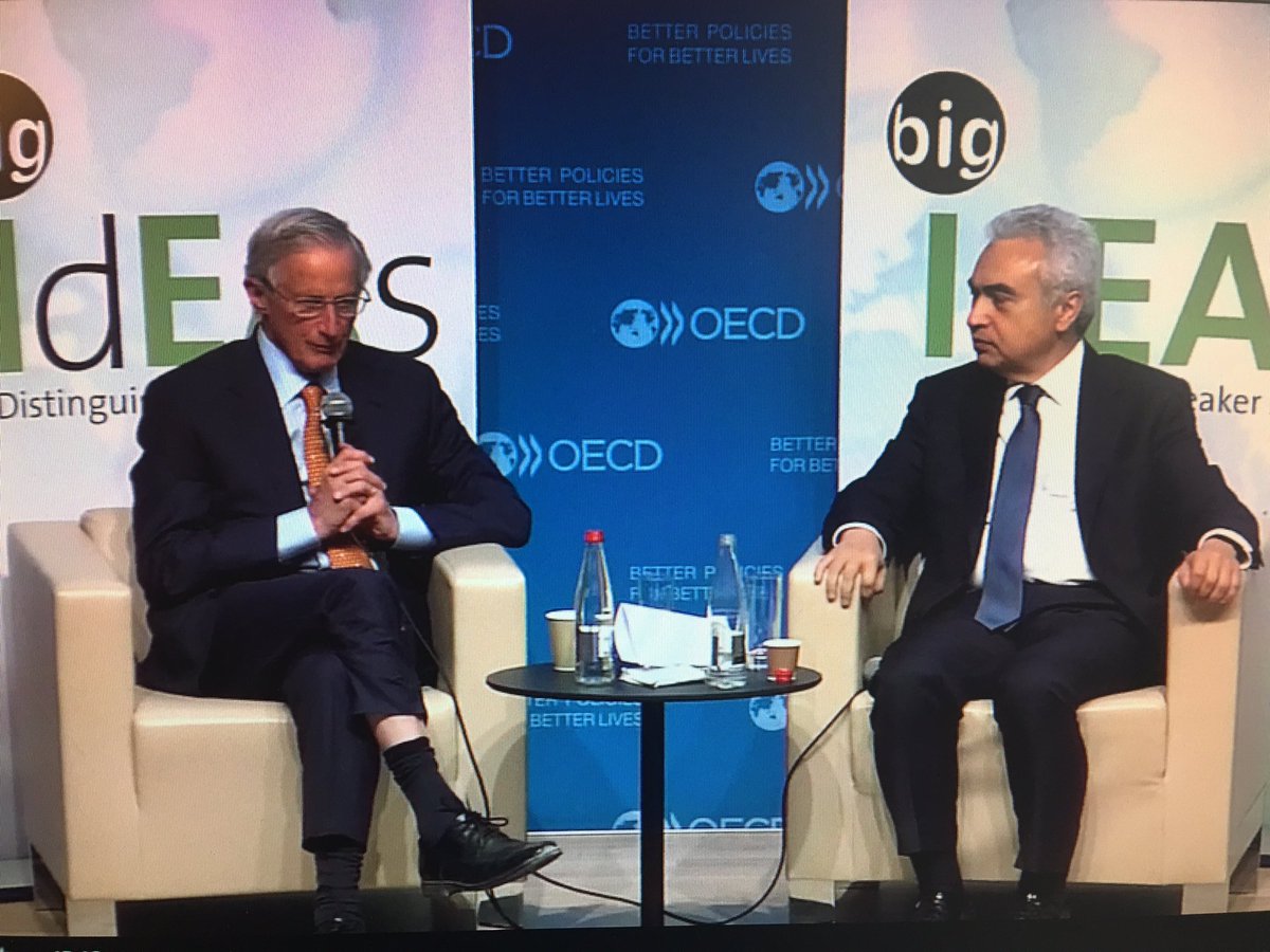 MullockKate's tweet photo. Could "climate clubs" be a better model for international cooperation on climate policy than the status quo? Intrigued by #NobelPrize Prof Nordhaus' talk today. He calls for tariffs on countries not part of the club and penalties for members who fail to meet targets.  #OECD https://t.co/Qo6si7Vo3R