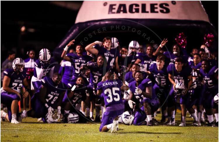 maliak141's tweet photo. I’m not gone lie I cried all day this morning looking at football pictures with y’all guys I’m miss playing with the bros we been playing together since we was lil it’s going to be weird with out y’all 😔😔 https://t.co/GhK5FirHS1