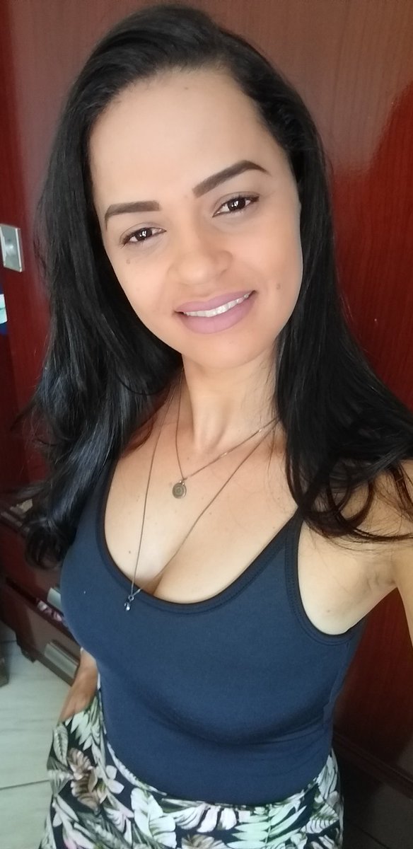 A vida fica bem mais bonita quando se espalha sorrisos por aí... 🍃
Bom dia!!!