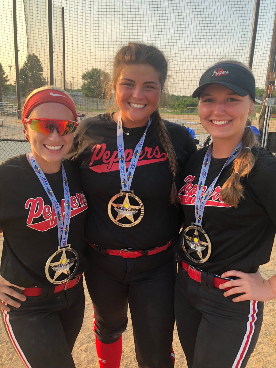 KcPeppers01's tweet photo. HOT Peppers on the pond @TopGunEvents @PlayMSP Discovery Champs!
@abbey_ward_ .471 OB 7SB 6R
@Kndehook14 .476 OB 7SB 8R
@EState_Softball @GriffonSoftball
#datwhatspeeddo #kcpepperspride https://t.co/DeEudew99z