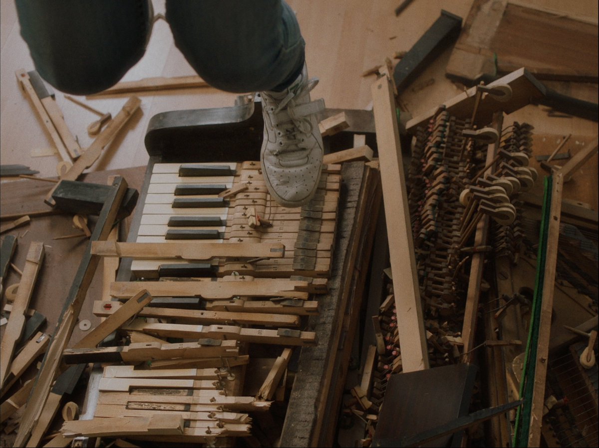 OFFICIAL SELECTION 2019
Bonobo by Zoel Aeschbacher

When the elevator of their public housing breaks down, the fates of Felix, a disabled pensioner, Ana, a single mother struggling with her move and Seydou, a young man passionate about dance, intertwine towards an explosive end.