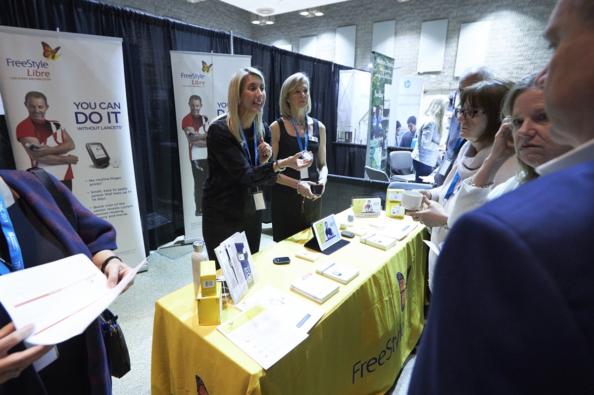 TFHC_Conference's tweet photo. @AbbottGlobal explaininthe benefits of flash glucose monitoring for patients + prividers alike!. #TFHC2019 booth demo. https://t.co/GsaRNHUSJJ