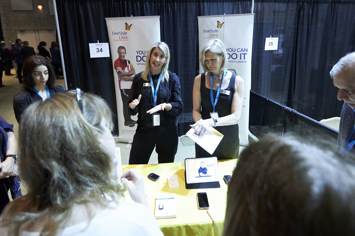 TFHC_Conference's tweet photo. @AbbottGlobal explaininthe benefits of flash glucose monitoring for patients + prividers alike!. #TFHC2019 booth demo. https://t.co/GsaRNHUSJJ