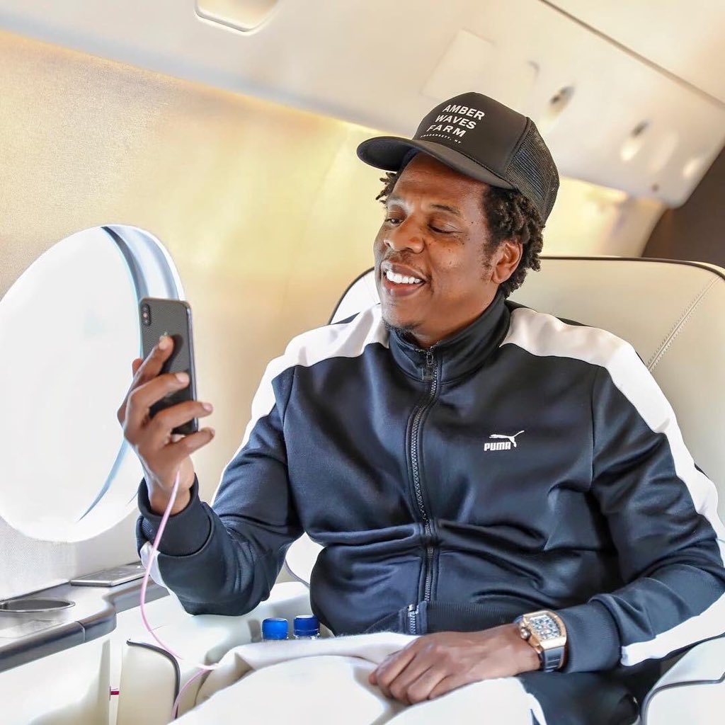 DailyRapFacts's tweet photo. According to Forbes, Jay Z is now officially the first hip-hop artist to achieve Billionaire status. https://t.co/EjmivEIVpp