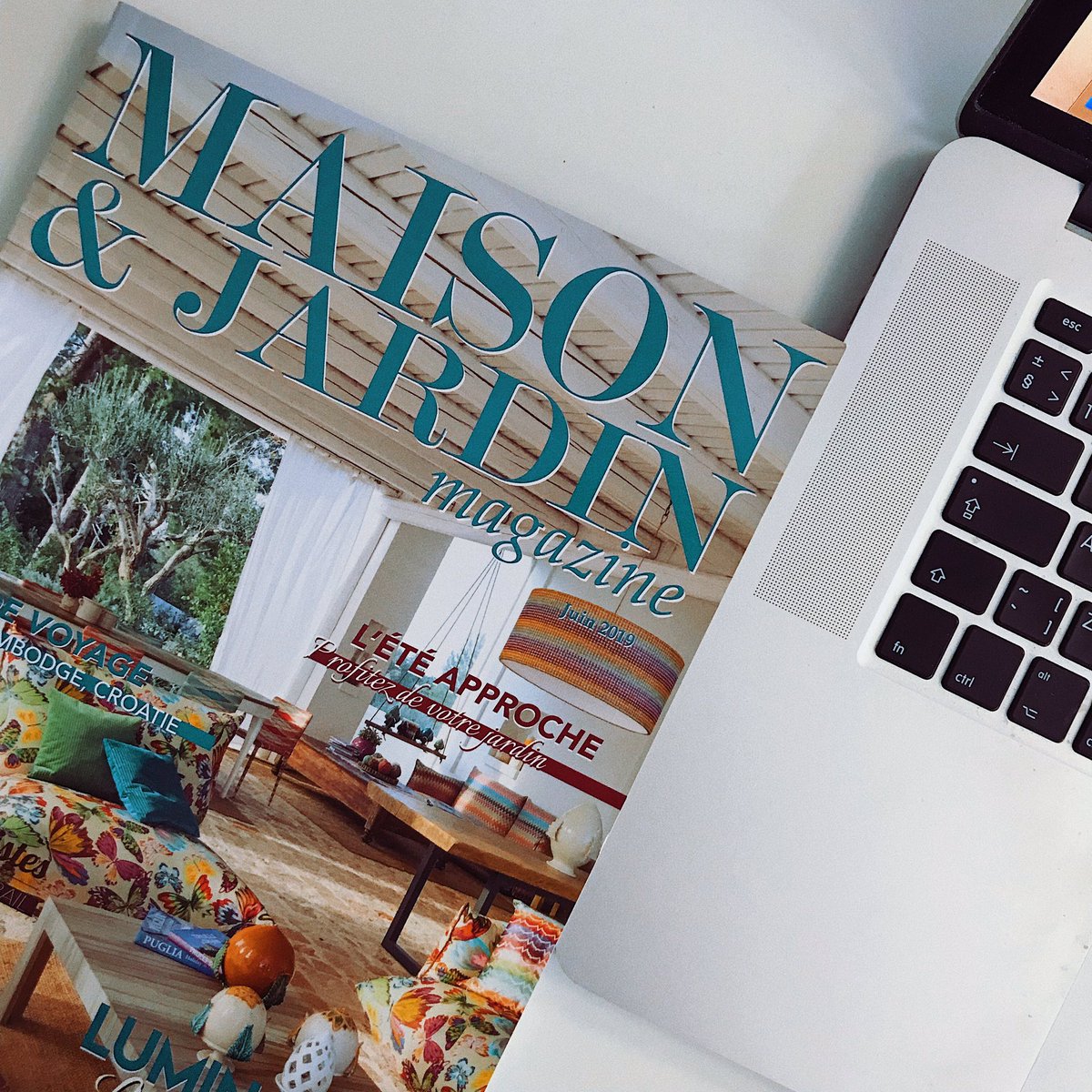 NEWMATOFFICIAL's tweet photo. Retrouvez-nous sur la page 107 du magazine Maison &amp; Jardin édition juin-2019 ! 🗞☕️

#newmat #designsolutions #plafondtendu #stretchceiling https://t.co/CzWnRNhRz9
