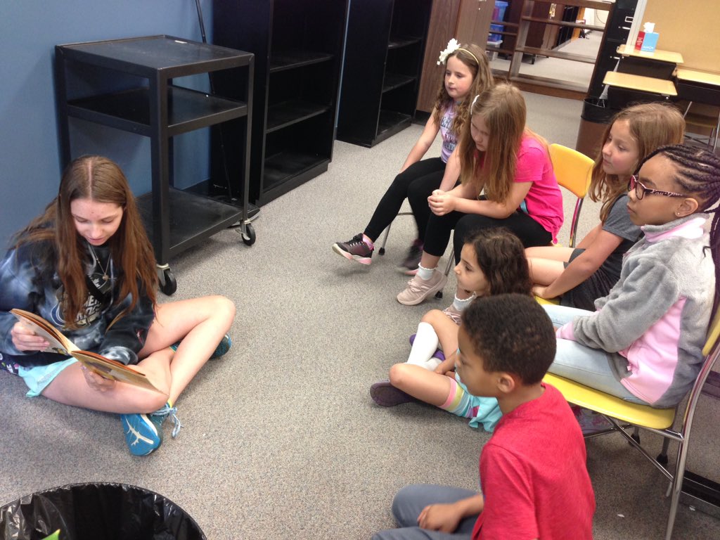 3rd_Mrs_Miller's tweet photo. Surprise guest readers from Westview Hills came to read to us today #d60learns https://t.co/1QbUQgP9gW