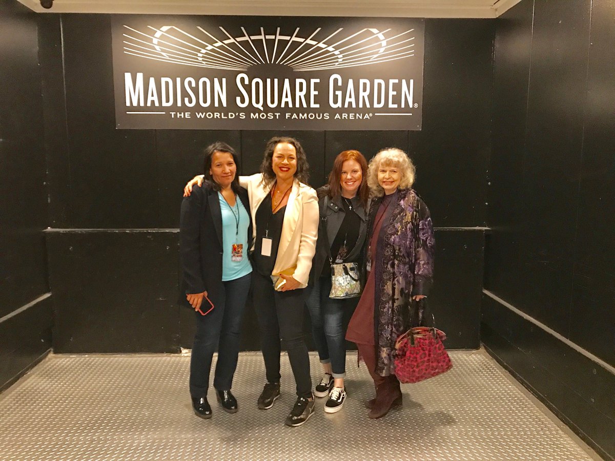 CalixteStamp's tweet photo. #LesGirls @thewho #concert
#NYC #Odete #Rosie #Tara #Calixte #Music #love #healing #love #amazing https://t.co/zdX4QdG5Kk