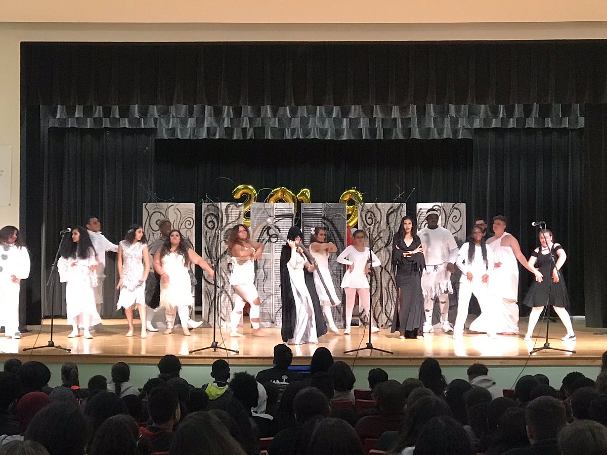 LawtonChilesMS's tweet photo. What a huge treat to have HHS’s T-bred Singers perform for us this morning! @TbredChorus @HialeahSenior https://t.co/Ltby87wJKs