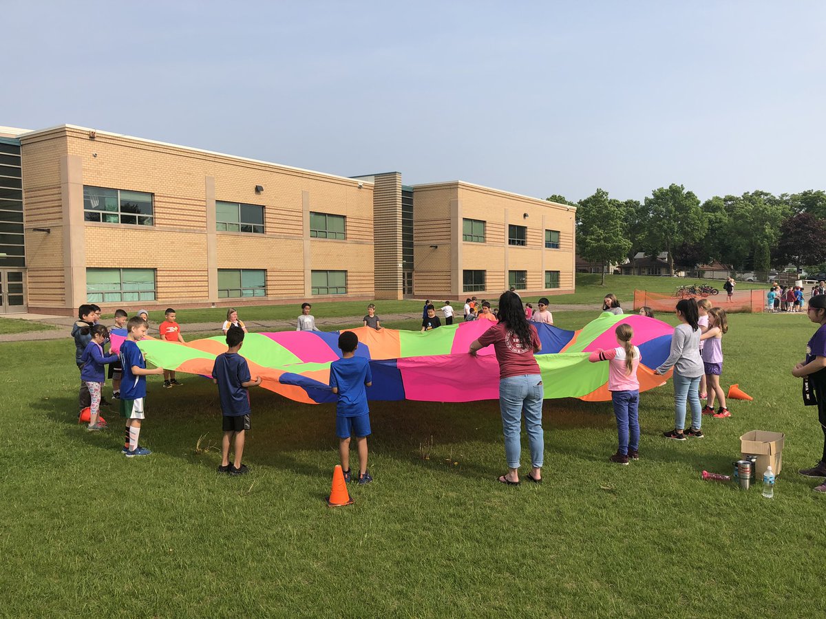 MrBretoi's tweet photo. You’ve got to move it, move it, move it! #bettertogetherkec #ssppride https://t.co/KxTt1dQZKR
