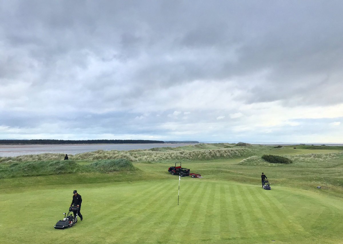 GavNeill's tweet image. Taking advantage of a dry surface this morning due too strong south westerlies 💨💨! With a light verti-cut followed by a pedestrian brush cut on the Jubilee @TheHomeofGolf @TheToroCompany #surfacerefinement