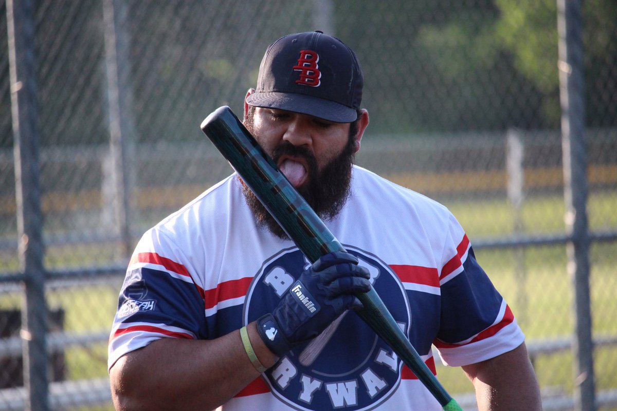 MWUtrip's tweet image. Did you know licking your bat is good luck? #playusssa #usssasp #softballnation