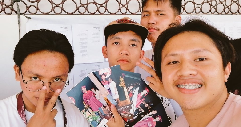 Scaj_Warren's tweet photo. Unsa kaha mi section sa? @Hezarde @johntoytotoy @timzidoto HAHAAHAHAH
#FeelingSHS
#SWUTopia
#CampusCruszxst https://t.co/keZIoYY9np