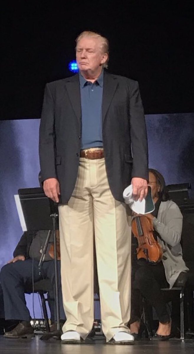 TVsKevinLanigan's tweet photo. When you’re doing a production of an adult play in high school and the freshman has to play the dad https://t.co/4EB5X6Ib7V