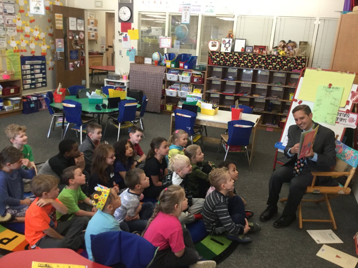 FirstiesWINderl's tweet photo. Thanks Mr. Gumina for coming in and reading to us one last time as first graders!  And what a bonus, we had a fire drill while you were here!🔥 @superwebstercsd @SchlegelRoadES https://t.co/URn0NL8NKp