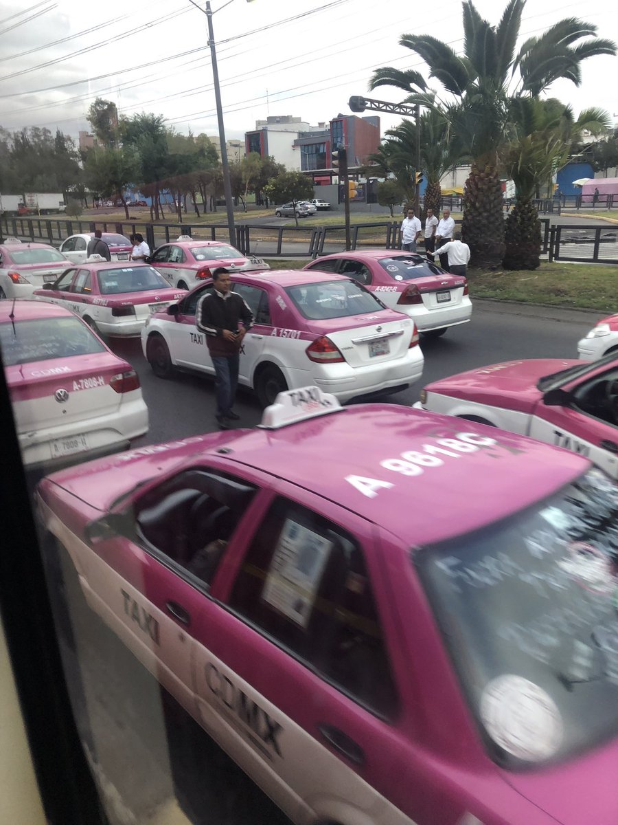 Normadedios's tweet image. CLÁSICAS DE #Taxistas
* No voy para allá
* Ya voy a entregar
* No tengo cambio 
* No conozco esa dirección, bájese
* Tengo que cargar gasolina
* El taxímetro no sirve, le cobro $$
* Si va a usar mi cajuela le cobro 30 adicional 
* Los vidrios no bajan porque no sirve la manija