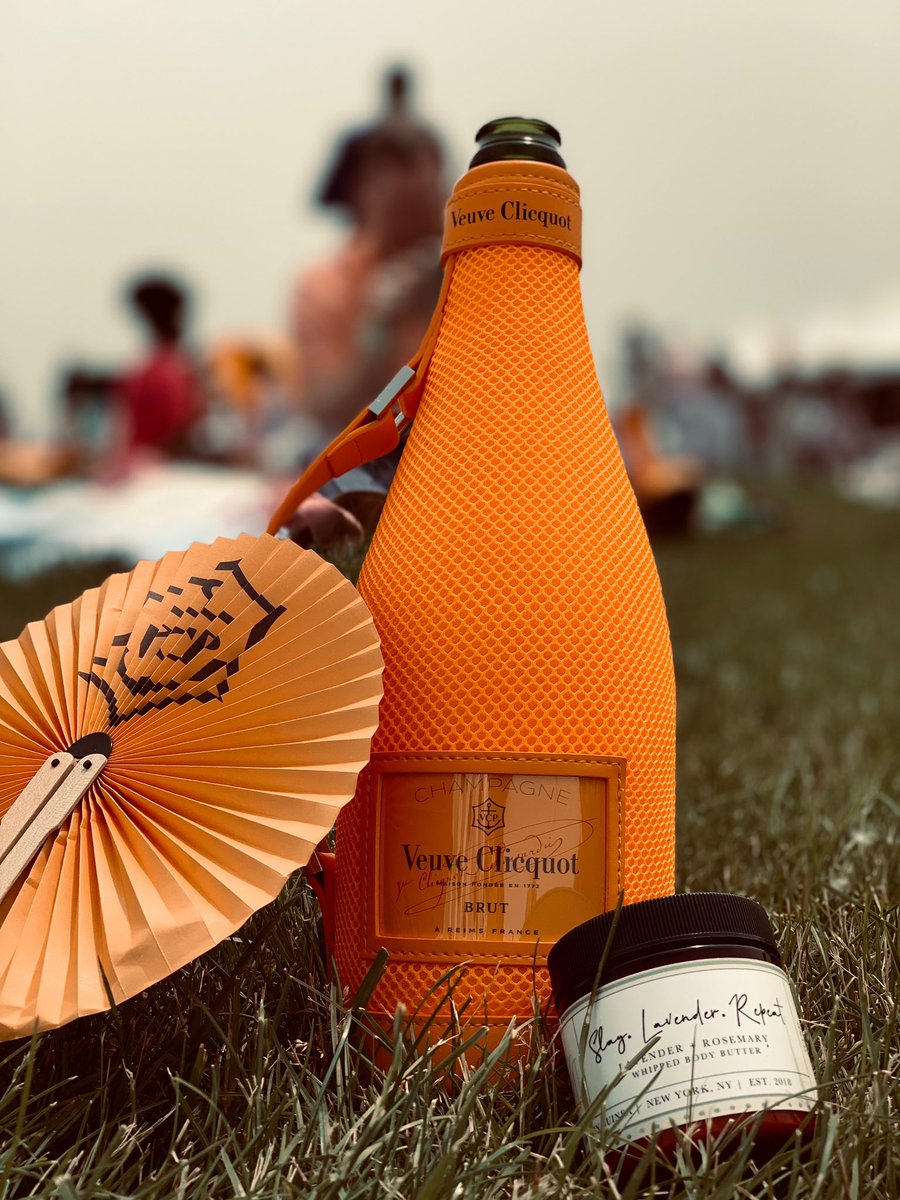 MoussouBeauty's tweet photo. Whether you were enjoying the vibes at #VCPC 2019 this weekend like some of our Tribe sistas or just enjoying the June weather, Monday is back. But it’s not all bad... if your skin is glowing of course! &amp; for the GLOW, #MoussouBeauty never disappoints. https://t.co/VmWwIR68Yq