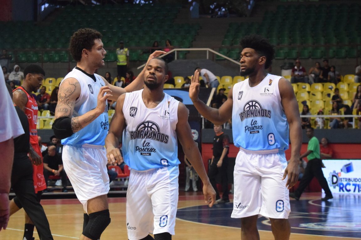 FORUMvalencia's tweet photo. Trotamundos comenzó con victoria la segunda mitad de la Copa LPB
derrotando con marcador final de 65 – 73 a Cocodrilos de Caracas, en el tercer enfrentamiento entre ambos. David Cubillán figuró entre los jugadores del expreso con 21 unidades en el PNU https://t.co/2UR2be9DGl