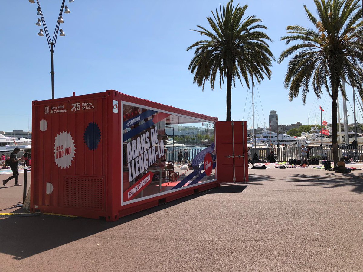 StreetBoxCo's tweet image. La Agencia Catalana de Residuos sabe que reciclamos contenedores para hacer proyectos como este! #Limpieza @FelizLunes