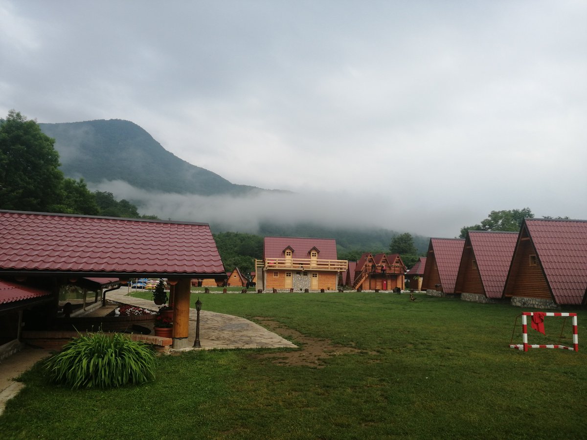 ecd_RS's tweet image. Nama je ove nedelje kancelarija @tara_rafting. A bili smo i do @andricgrad-a. Koliko nam zavidite? 
#ecd #tothemoon #teambuilding #rainbow 🚀🌈