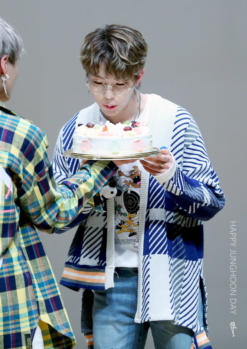xJUNGHOONx's tweet photo. ‼️190604‼️
정훈아~ 생일 축하해!🎂
많이 좋아해💜
#정훈아_생일축하해 
#HappyJungHoonDay 
#1TEAM #정훈 @1team_twt https://t.co/Yo1kEOQvaJ