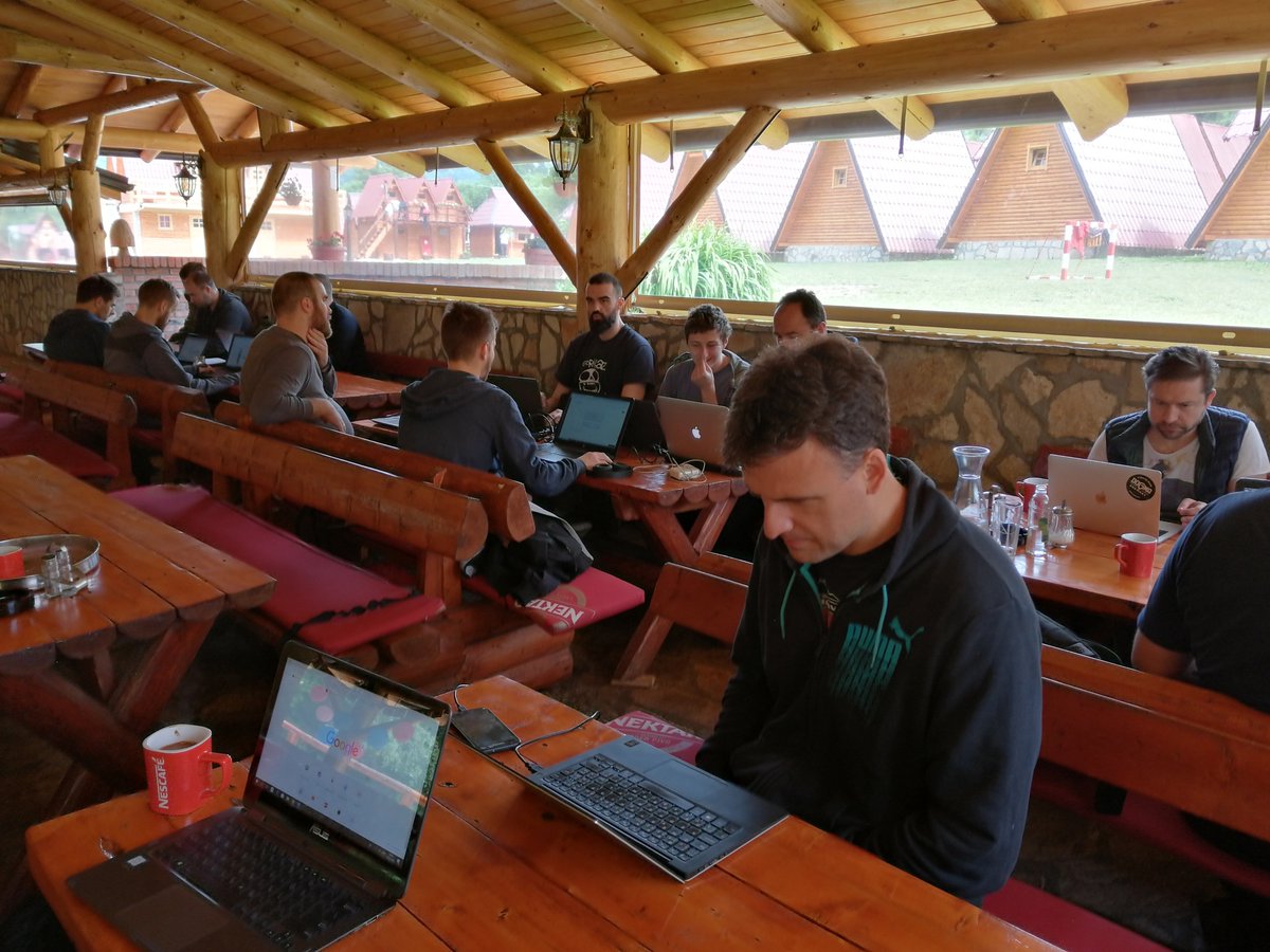 ecd_RS's tweet image. Nama je ove nedelje kancelarija @tara_rafting. A bili smo i do @andricgrad-a. Koliko nam zavidite? 
#ecd #tothemoon #teambuilding #rainbow 🚀🌈