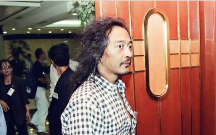 Aku tantang siapa pun utk adu data dan pemikiran denganku bahwa bagiku Rezim Soeharto adalah rezim terbaik negeri ini, krn pada zaman itu aku belum ribet dgn kacamata, belum ribet dgn semir rambut, makan kerang, udang, kepiting, durian dll ndak pakai quota...