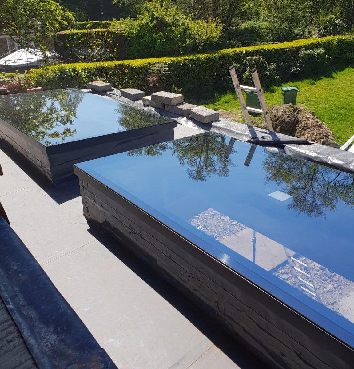 2 flat skylights installed today! The customer will now enjoy sun light in his living room everyday! #skylights #naturallight #flatroof #glassroof #flatskylight#homeinspo #homedecor #lookingup