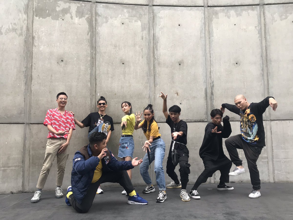 lovemyalone's tweet image. โชว์รอบสุดท้ายทุกคนคือดี เต็มที่ ใส่หมด 
ไม่ว่าใครได้ ก็สมศักดิ์ศรีทั้งนั้น ยังไงทุกคนก็เป็น #TheRapper2 สำหรับเราแล้ว 👏🏻🙌🏻