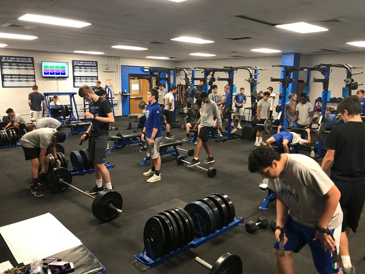 coachflax14's tweet photo. Great way to start the 2019 campaign! Lots of kids in working their tails off! #Bearspower https://t.co/poXeOj4e6s
