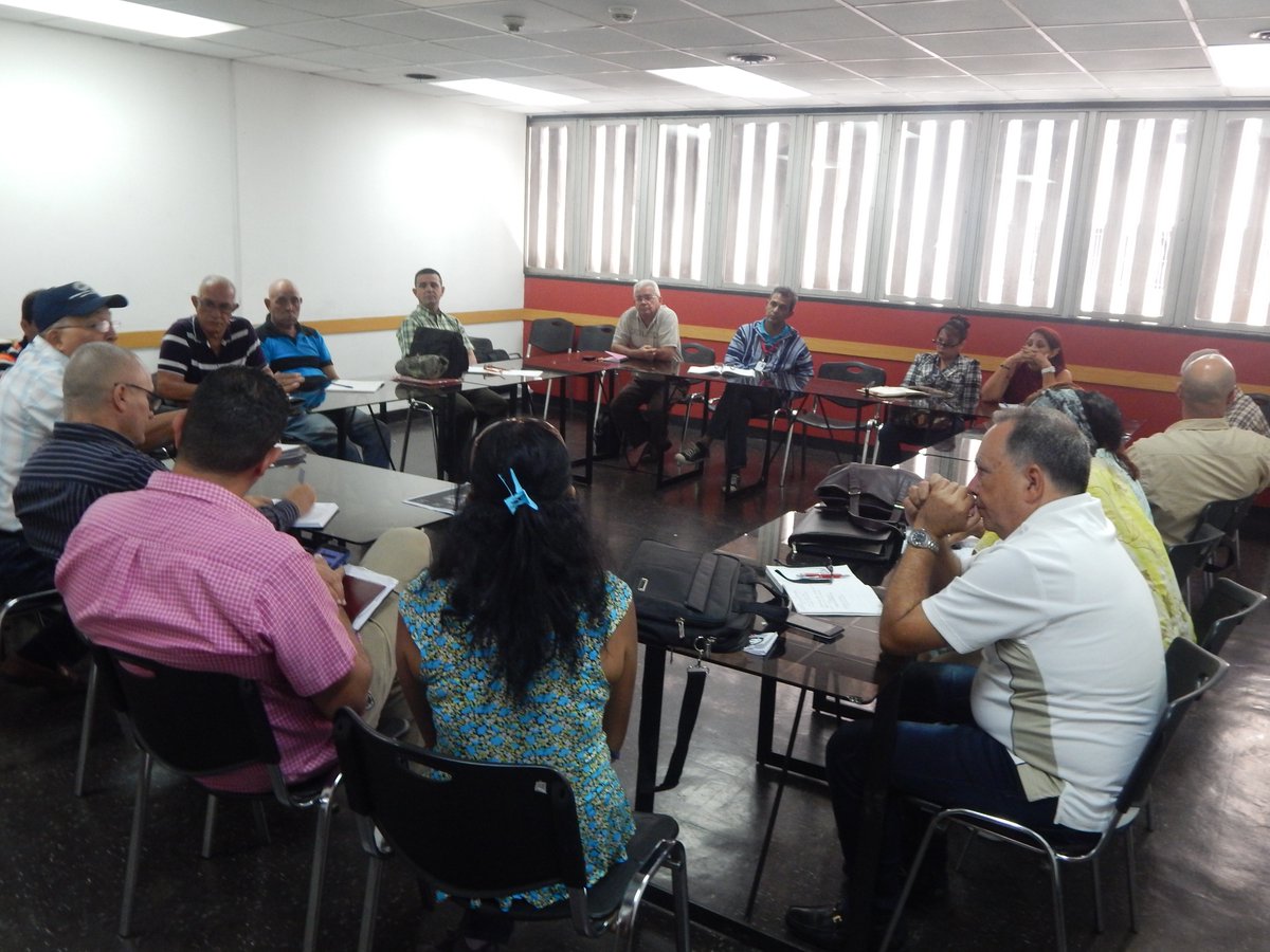 #EnDesarrollo #CENAMEC ||  Encuentro  autoridades de la UNEM con asesores de la Maestría en Dirección y Supervisión del Convenio Cuba - Venezuela afinando detalles para dar  continuidad a la formación @psuvaristobulo <a href="/NicolasMaduro/">Nicolás Maduro</a> @MPPEDUCACION  
<a href="/RosangelaOrozco/">Rosangela Orozco</a> 
<a href="/SomosUnem/">SOMOS UNEM</a>