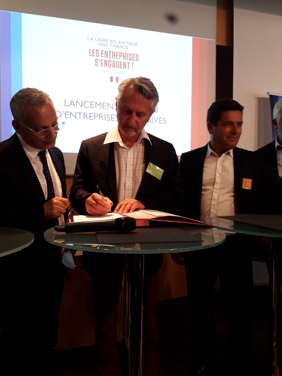 Lancement du club d'entreprises "La Loire-Atlantique, une chance. Les entreprises s'engagent !" En présence de <a href="/jeanmarie_marx/">Jean-Marie Marx</a>, Haut-commissaire aux compétences et à l’#inclusion par l’#emploi auprès de la ministre du Travail. 
Signature d'<a href="/Ericleroy44/">LEROY Eric</a> pour la <a href="/cpme44/">CPME 44</a> 🖋