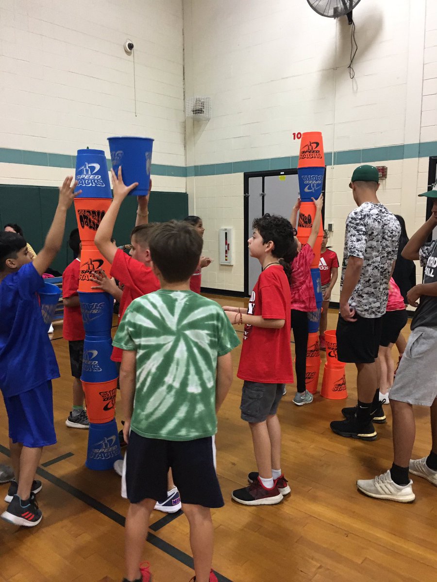 MrsByrnes5th's tweet photo. Field Day!! #teamworkmakesthedreamwork #NMUKKIGHT @NMBerkley_NJ https://t.co/aA2HMrPZjY