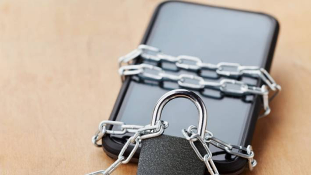 babaconsulting's tweet photo. Do we want to be forever connected? #socialdetox and #featurephone as solutions to #REJECT the ever-growing #technostress. Read more on #babaconsulting.com https://t.co/oAImI6qS1v