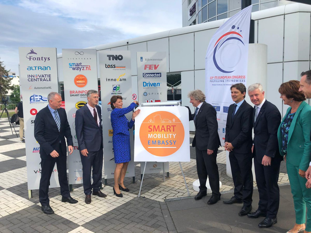 MobilityEmbassy's tweet image. Today the Smart Mobility Embassy announcement their presence at the Automotive Campus in Helmond. The sign at the entrance of the Automotive Campus was festively unveiled by @ConnektNL's Executive Chairman Nico Anten and the Mayor of Helmond; Elly Blanksma.