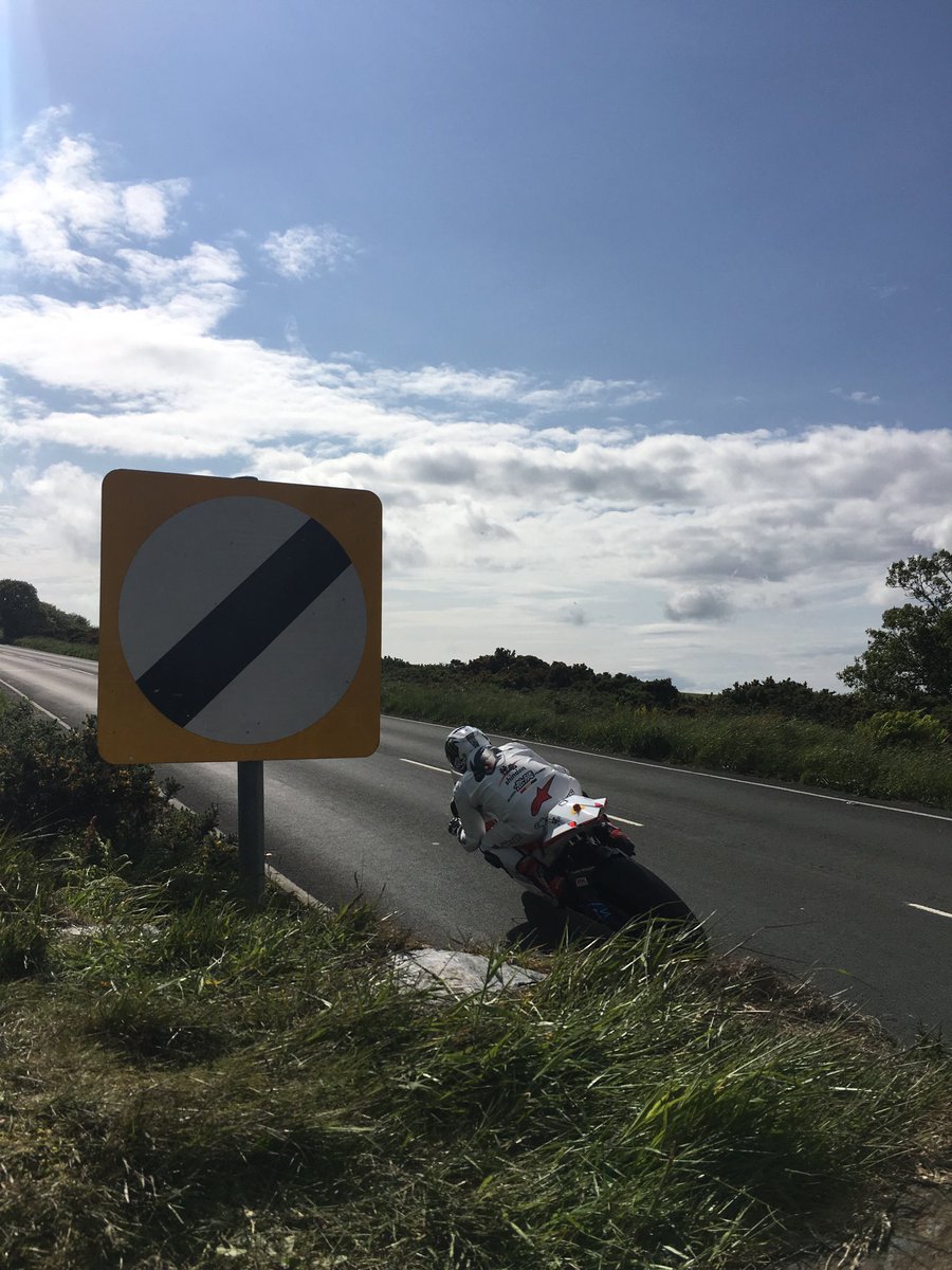 cathielhall's tweet photo. ⁦@peterhickman60⁩ flying on the #norton #lightweight #IOMTT IOMTT2019 https://t.co/8zQBAIe7eM