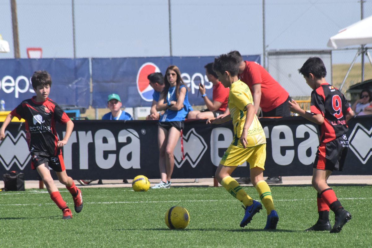 EcotisaCUP's tweet photo. 💚🐘 II @EcotisaCUP 

🥤 ¡Agradecer a @PepsiCo_ESP por su contribución en torneo! 👏🏼

#NoLoDejesFueraDeJuego

@equipa2sport @CRSASALAMANCA @Ecotisa_ https://t.co/WKfIlBqLYI