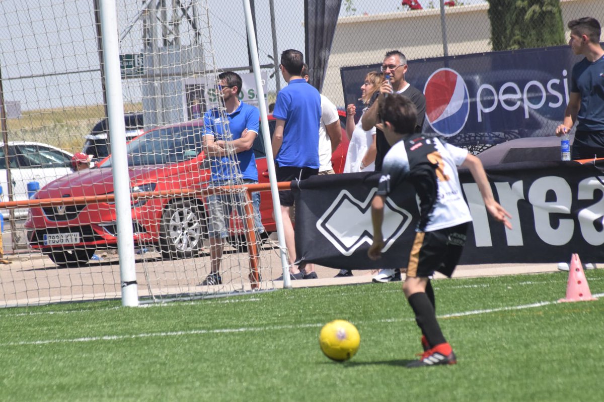 EcotisaCUP's tweet photo. 💚🐘 II @EcotisaCUP 

🥤 ¡Agradecer a @PepsiCo_ESP por su contribución en torneo! 👏🏼

#NoLoDejesFueraDeJuego

@equipa2sport @CRSASALAMANCA @Ecotisa_ https://t.co/WKfIlBqLYI