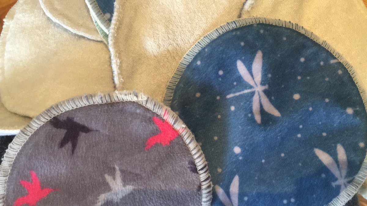 OrganicMUA's tweet photo. Fresh from the wash. #reusable facial pads are a great way to #reducewaste in your pro kit (and in your own bathroom too!) @cheekywipes #promua #makeupartist #cleankit https://t.co/zSvS1TrAHS