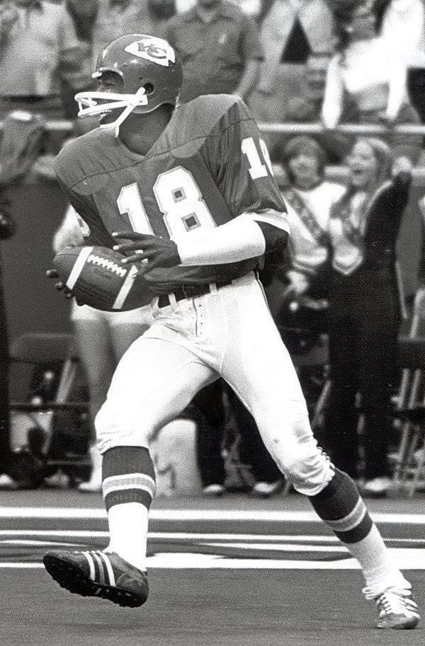 Happy birthday the Chiefs legend Emmitt Thomas 